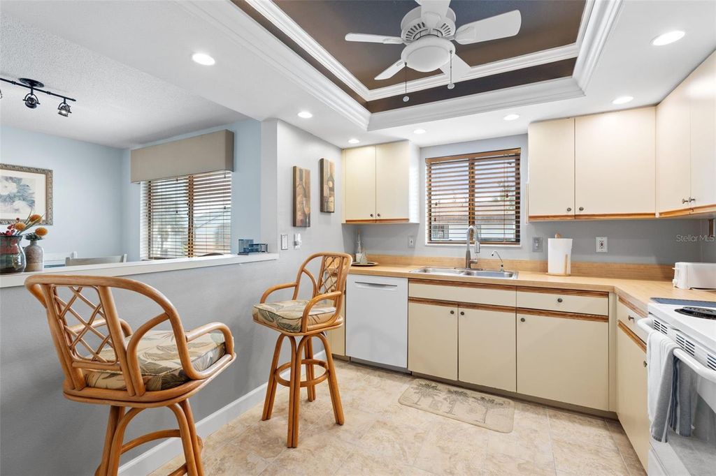 Image 9 of property listing at 808 CAPRI ISLES BOULEVARD 216, Venice, FL 34292