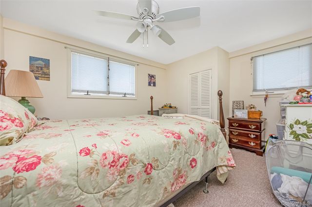 3 6th Avenue, Farmingdale, NY 11735