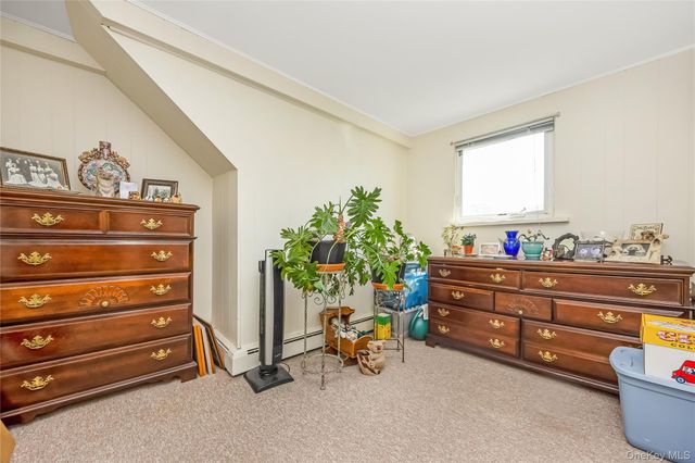 3 6th Avenue, Farmingdale, NY 11735