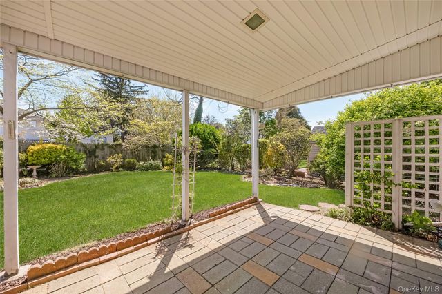 3 6th Avenue, Farmingdale, NY 11735