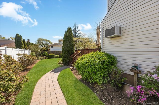 3 6th Avenue, Farmingdale, NY 11735
