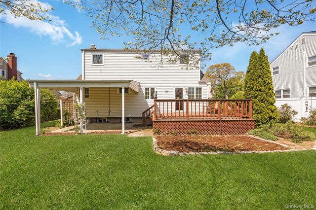 3 6th Avenue, Farmingdale, NY 11735