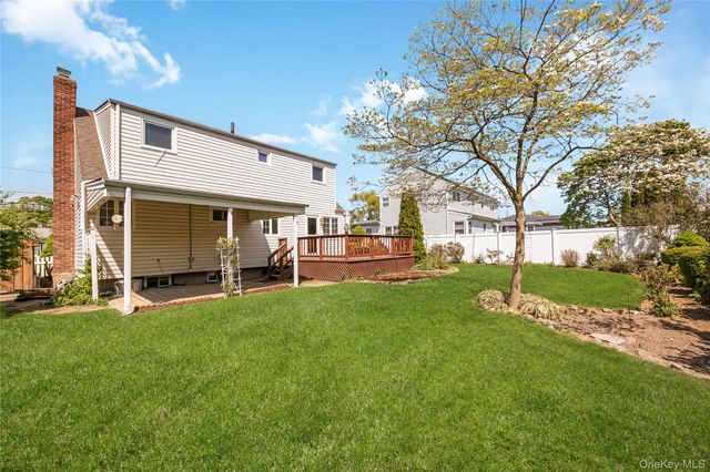 3 6th Avenue, Farmingdale, NY 11735