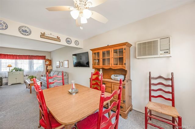 3 6th Avenue, Farmingdale, NY 11735