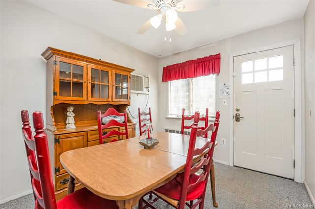 3 6th Avenue, Farmingdale, NY 11735