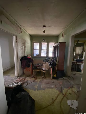 450 AVANT AVE, San Antonio, TX 78210