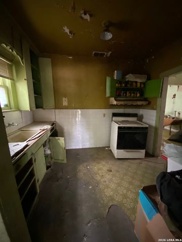 450 AVANT AVE, San Antonio, TX 78210