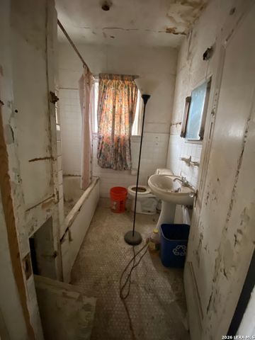 450 AVANT AVE, San Antonio, TX 78210