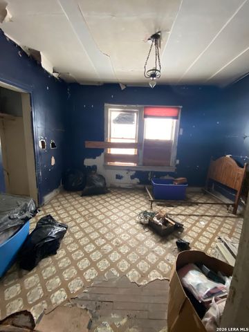 450 AVANT AVE, San Antonio, TX 78210