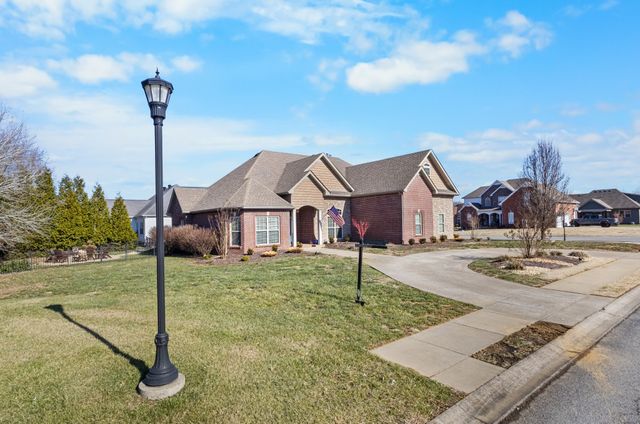 1076 Willow Cir, Clarksville, TN 37043