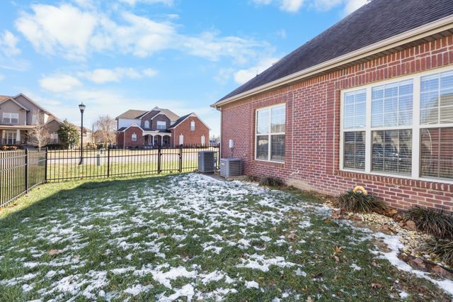 1076 Willow Cir, Clarksville, TN 37043