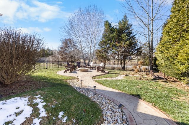 1076 Willow Cir, Clarksville, TN 37043