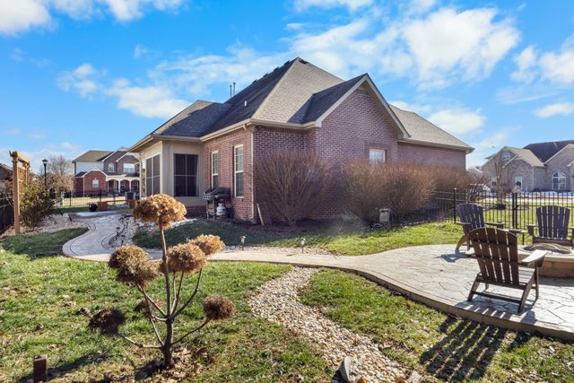 1076 Willow Cir, Clarksville, TN 37043