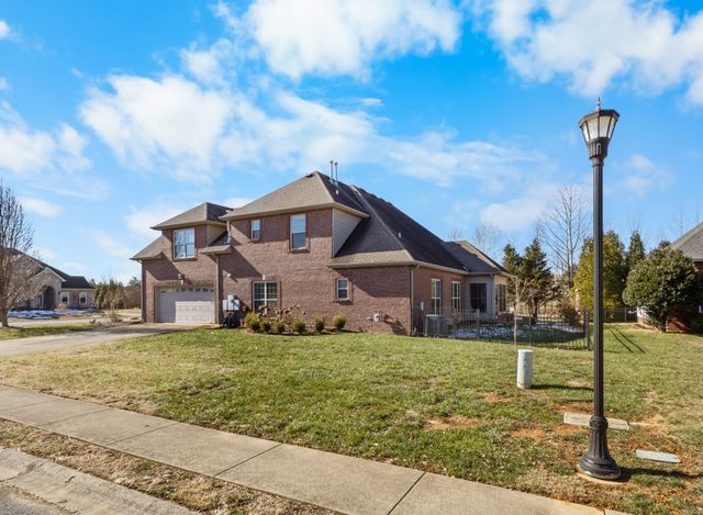 1076 Willow Cir, Clarksville, TN 37043