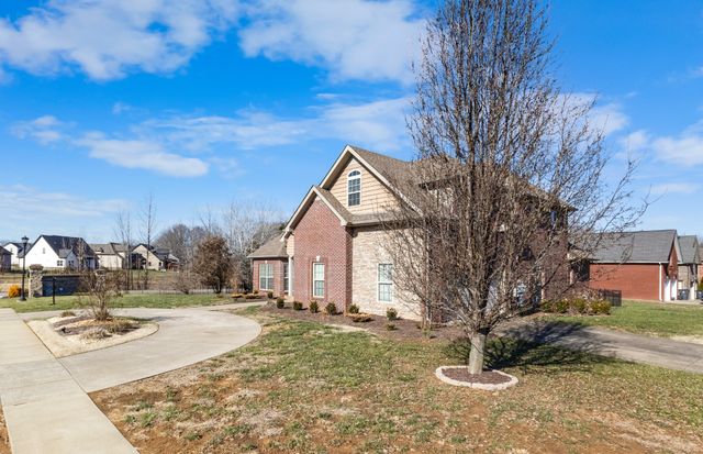 1076 Willow Cir, Clarksville, TN 37043