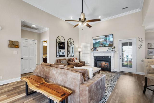 1076 Willow Cir, Clarksville, TN 37043