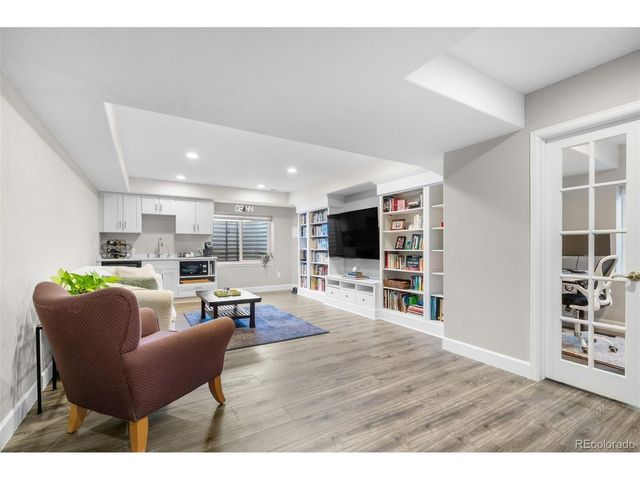 5984 S Paris Pl, Greenwood Village, CO 80111