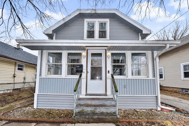 1203 Lincoln AVENUE, Waukesha, WI 53186