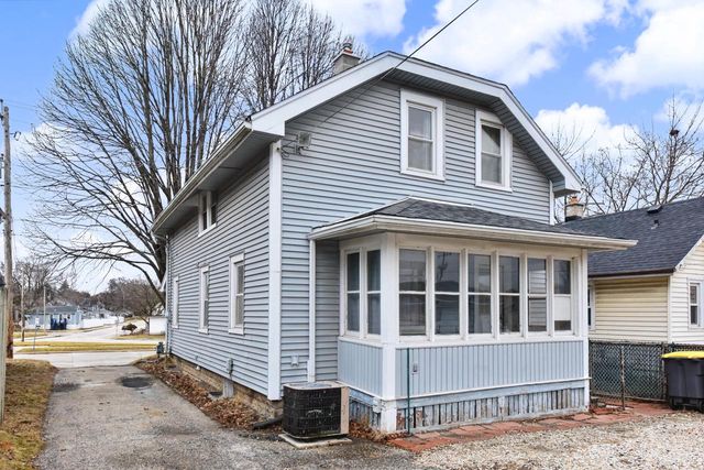 1203 Lincoln AVENUE, Waukesha, WI 53186