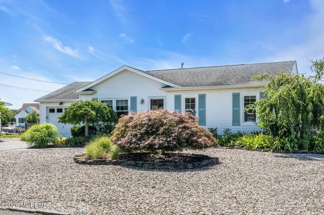 39 Parkers Point Boulevard, Forked River, NJ 08731