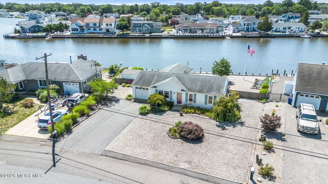 39 Parkers Point Boulevard, Forked River, NJ 08731