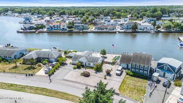 39 Parkers Point Boulevard, Forked River, NJ 08731