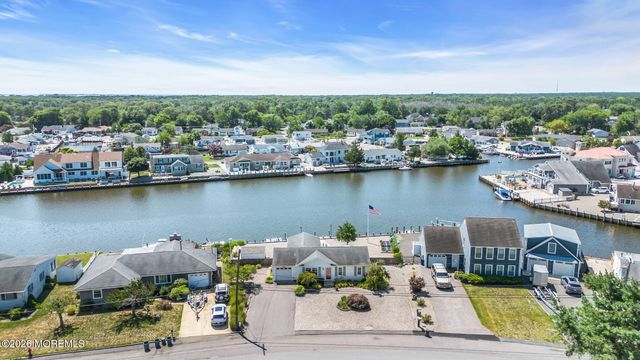 39 Parkers Point Boulevard, Forked River, NJ 08731