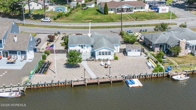 39 Parkers Point Boulevard, Forked River, NJ 08731
