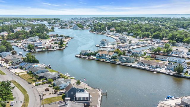 39 Parkers Point Boulevard, Forked River, NJ 08731