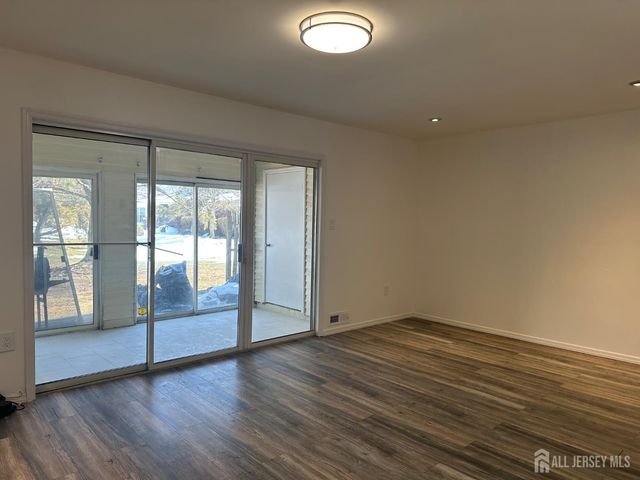 402 Rittenhouse Court, North Brunswick, NJ 08902