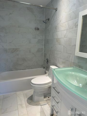 402 Rittenhouse Court, North Brunswick, NJ 08902