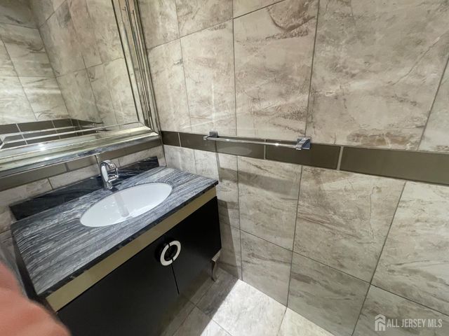 402 Rittenhouse Court, North Brunswick, NJ 08902