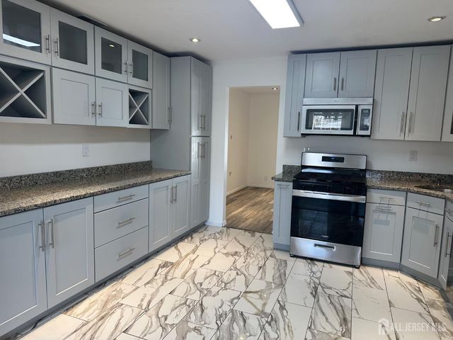 402 Rittenhouse Court, North Brunswick, NJ 08902