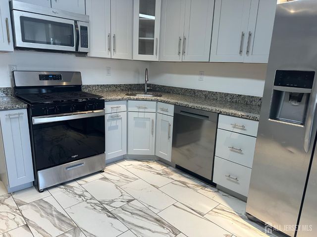 402 Rittenhouse Court, North Brunswick, NJ 08902