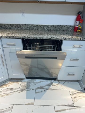 402 Rittenhouse Court, North Brunswick, NJ 08902