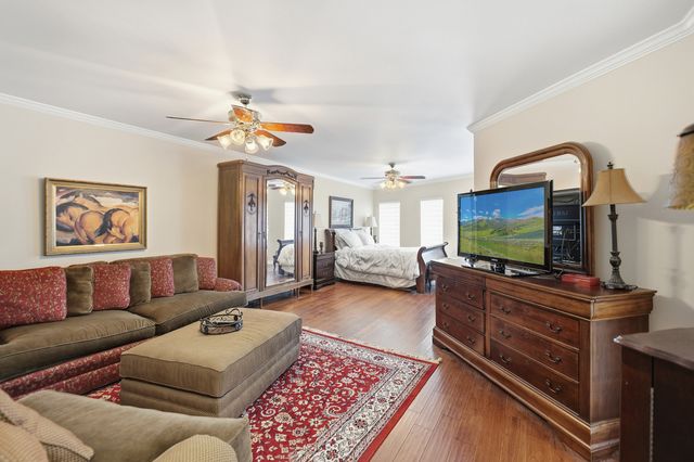 15 Manchester Lane, Elmhurst, IL 60126