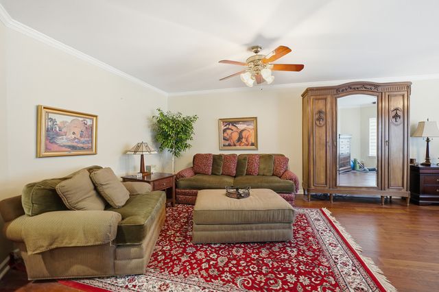 15 Manchester Lane, Elmhurst, IL 60126