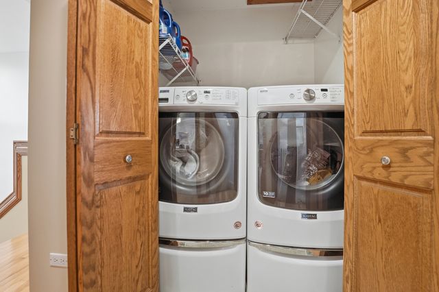 15 Manchester Lane, Elmhurst, IL 60126