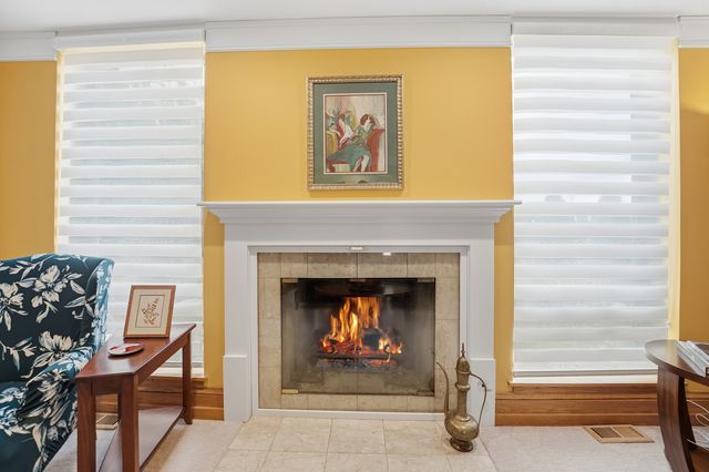 15 Manchester Lane, Elmhurst, IL 60126