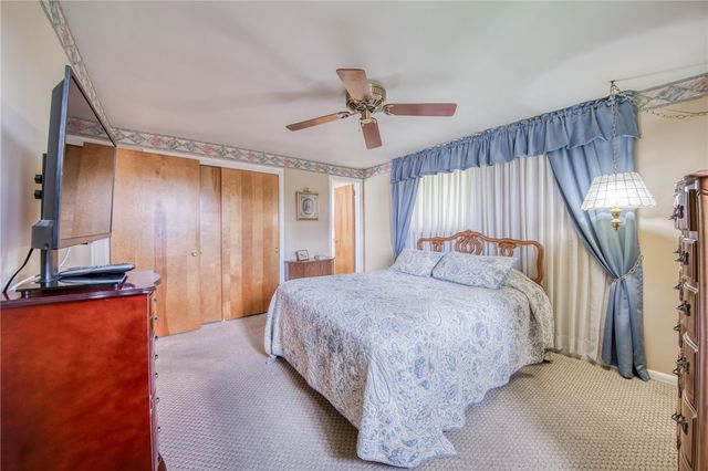 215 Amherst Rd, Shaler, PA 15116