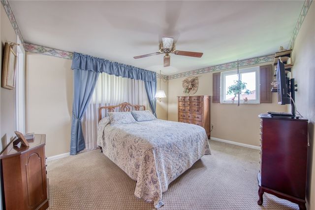 215 Amherst Rd, Shaler, PA 15116