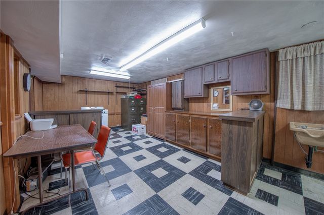 215 Amherst Rd, Shaler, PA 15116