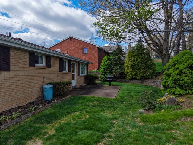 215 Amherst Rd, Shaler, PA 15116