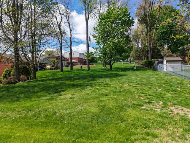 215 Amherst Rd, Shaler, PA 15116