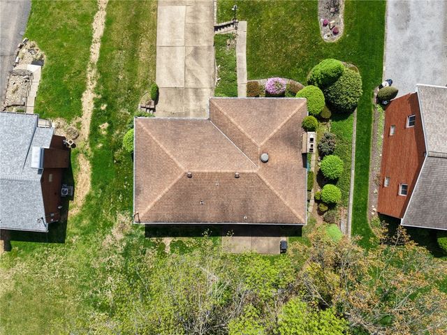 215 Amherst Rd, Shaler, PA 15116