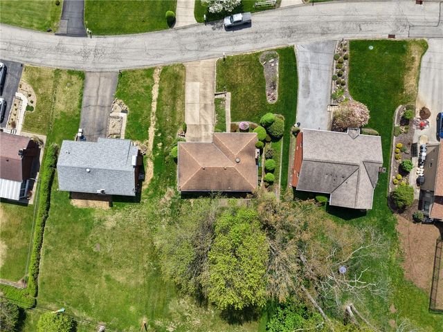 215 Amherst Rd, Shaler, PA 15116