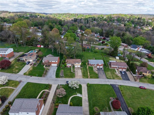 215 Amherst Rd, Shaler, PA 15116