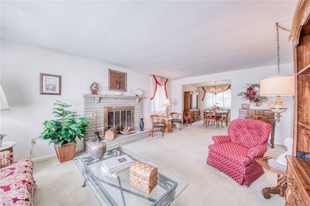 215 Amherst Rd, Shaler, PA 15116