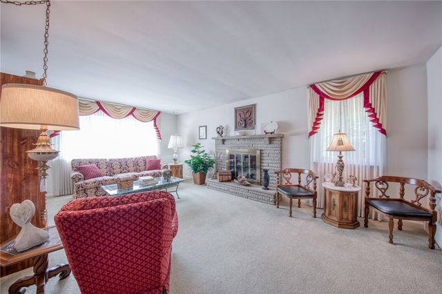 215 Amherst Rd, Shaler, PA 15116