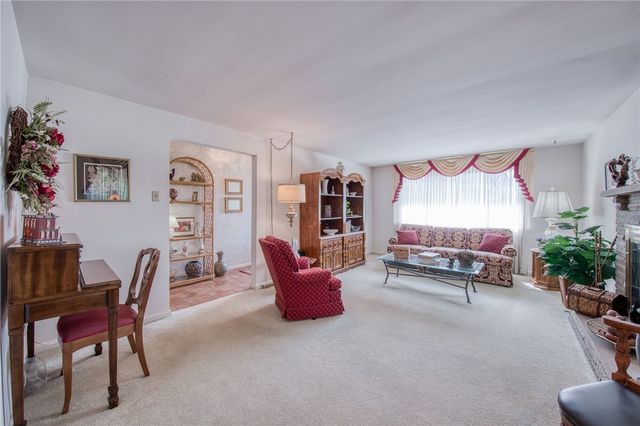 215 Amherst Rd, Shaler, PA 15116